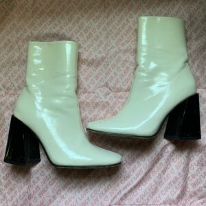 Cute White boots!